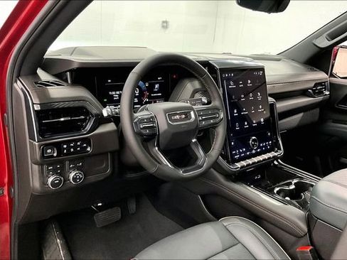 Used 2025 GMC Yukon AT4 w/ AT4 Premium Package AWD/4WD image 16