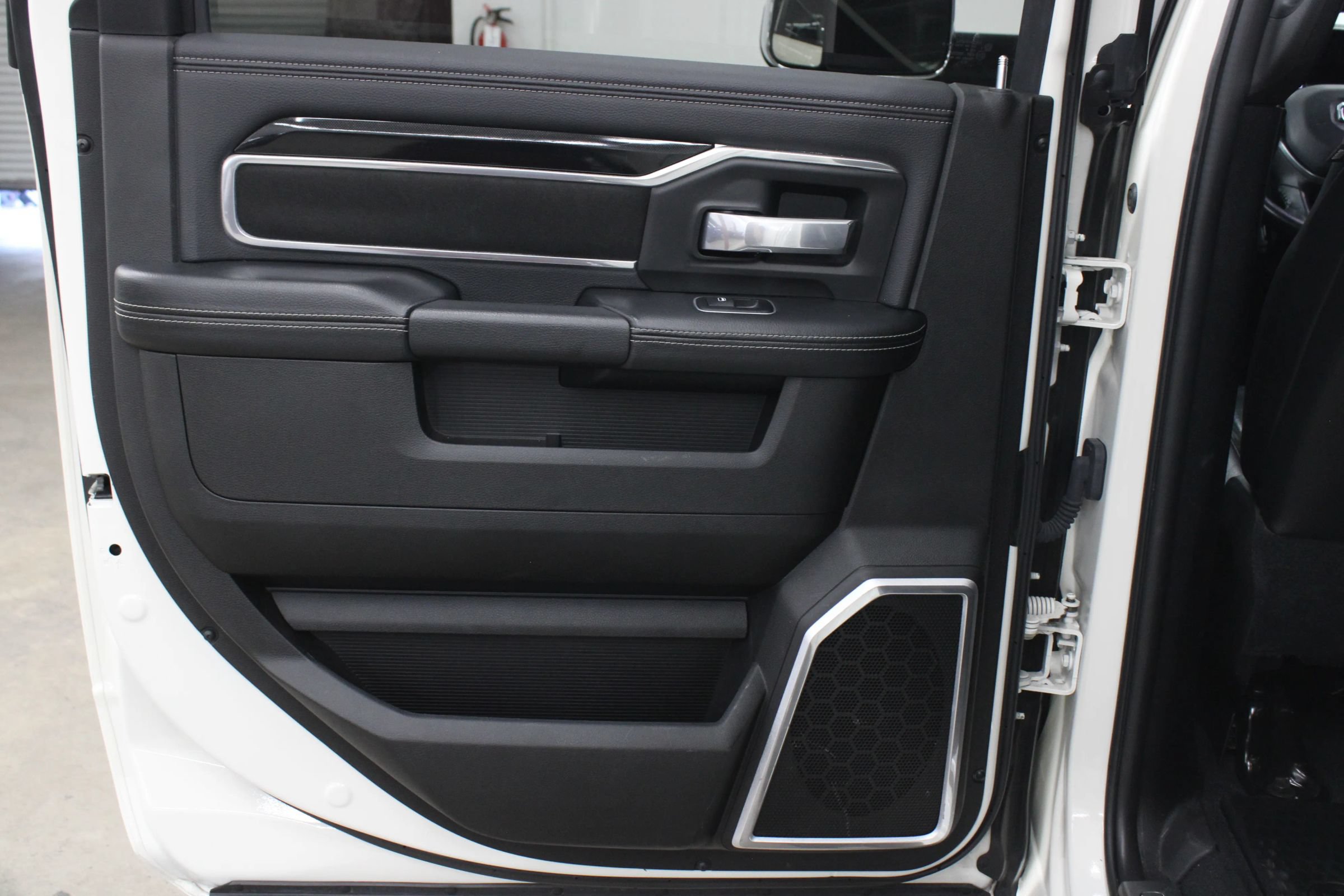 Used 2022 RAM 2500 Laramie AWD/4WD image 28