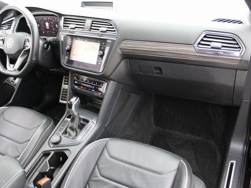 Certified 2023 Volkswagen Tiguan SEL R-Line image 29