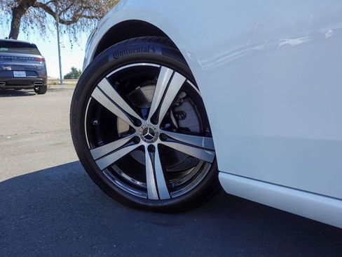 Used 2025 Mercedes-Benz C 300 4MATIC Sedan image 10