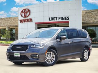 Used 2023 Chrysler Pacifica Touring-L FWD video 1