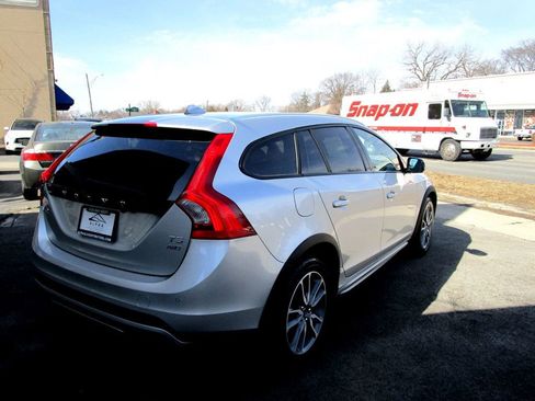 Used 2015 Volvo V60 T5 Cross Country w/ Convenience Package image 8