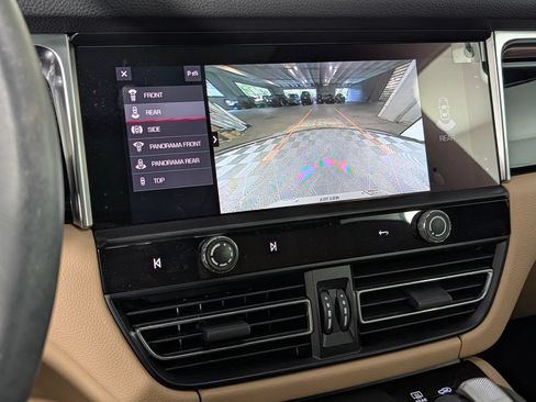 Certified 2023 Porsche Macan AWD/4WD image 31