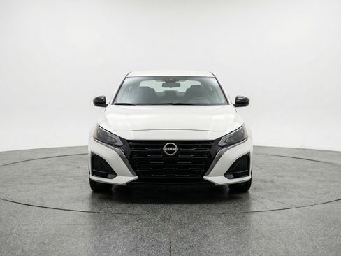 Used 2025 Nissan Altima 2.5 SV image 2