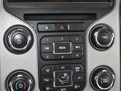 Used 2015 Ford F350 Platinum w/ Platinum Package image 23