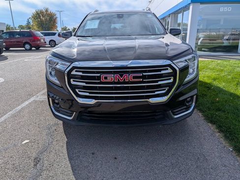 Used 2023 GMC Terrain SLT image 2