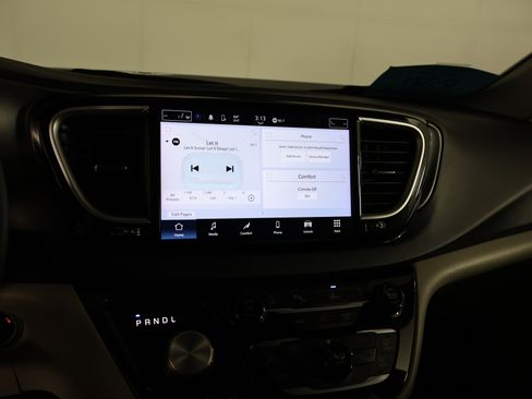 Used 2024 Chrysler Pacifica Touring-L image 26