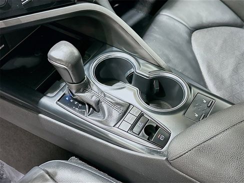 Used 2019 Toyota Camry XSE image 16