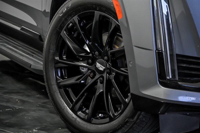 Used 2021 Cadillac Escalade Sport w/ Driver Assist Tech Package AWD/4WD image 3