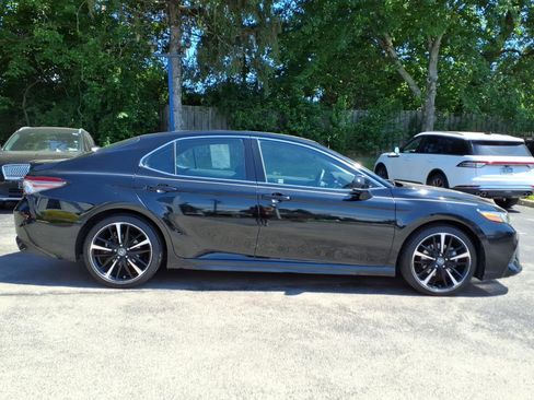 Used 2018 Toyota Camry XSE FWD image 2