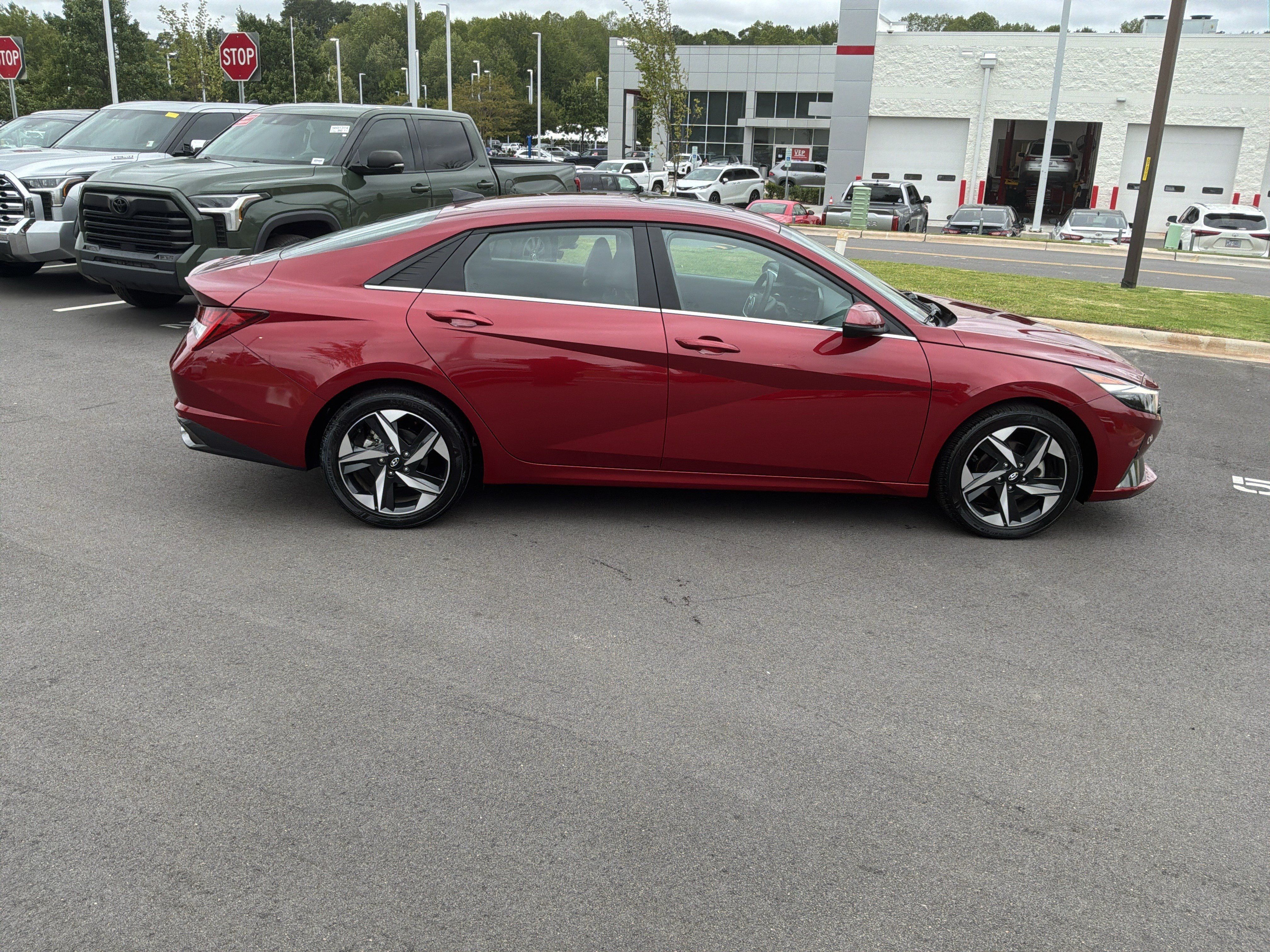 Used 2023 Hyundai Elantra Limited FWD image 11