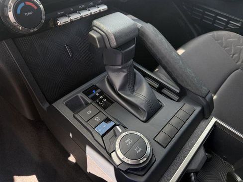 Certified 2026 Toyota Tacoma SR5 AWD/4WD image 17