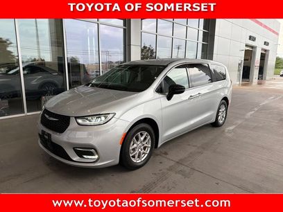 Used 2024 Chrysler Pacifica Touring-L