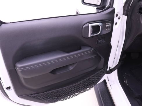 Used 2021 Jeep Wrangler Unlimited Sahara w/ LED Lighting Group AWD/4WD image 12