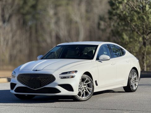 Used 2022 Genesis G70 2.0T image 7