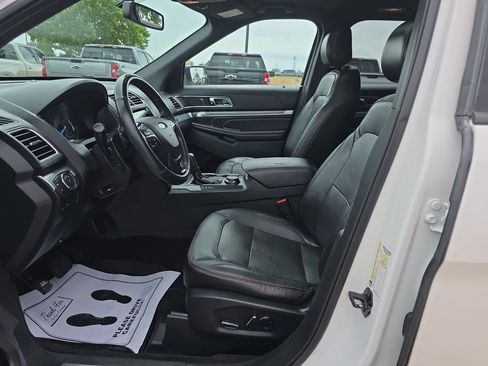 Used 2017 Ford Explorer Sport w/ Equipment Group 401A AWD/4WD image 9