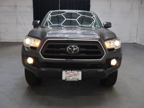Used 2020 Toyota Tacoma SR5 AWD/4WD image 2