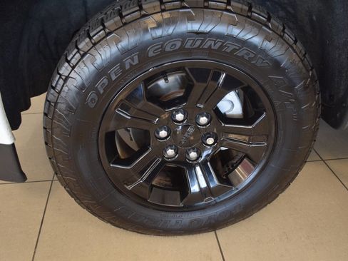 Used 2017 GMC Sierra 1500 SLT w/ All Terrain X Package image 4