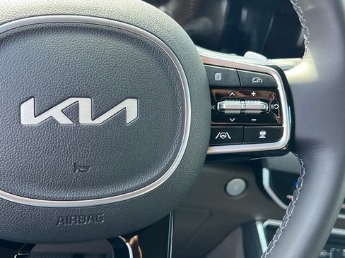 New 2026 Kia Carnival EX FWD image 24
