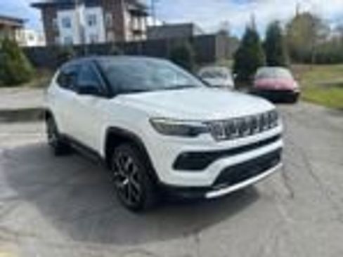Used 2025 Jeep Compass Limited w/ Elite Group image 3