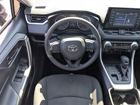 Used 2019 Toyota RAV4 LE image 18