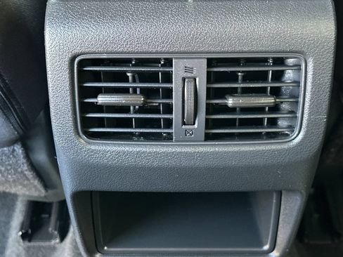 Used 2023 Nissan Rogue S FWD image 15