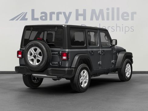 Used 2023 Jeep Wrangler Willys image 2