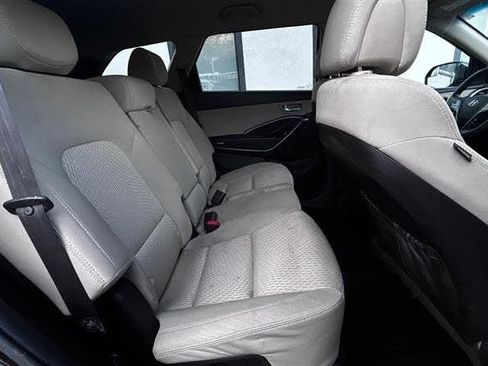 Used 2017 Hyundai Santa Fe SE AWD/4WD image 14