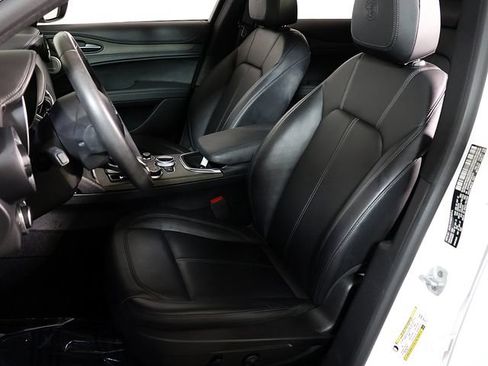 Used 2023 Alfa Romeo Stelvio Ti AWD/4WD image 4