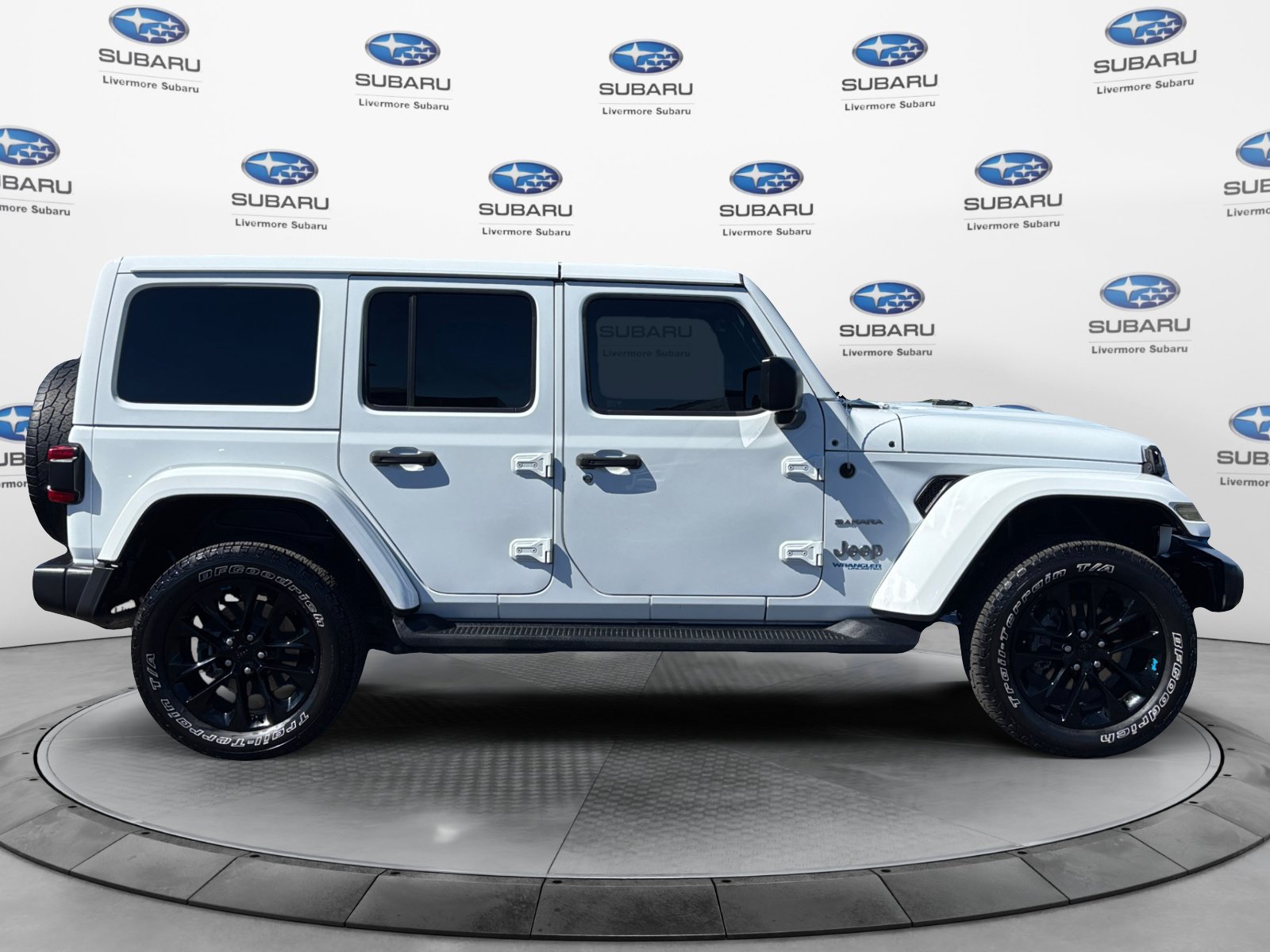 Used 2022 Jeep Wrangler Unlimited Sahara AWD/4WD image 7