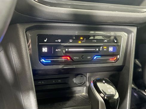 Used 2022 Volkswagen Tiguan SE image 15