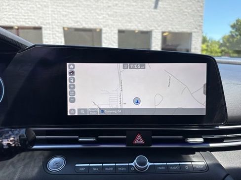 Used 2021 Hyundai Elantra Limited FWD image 12