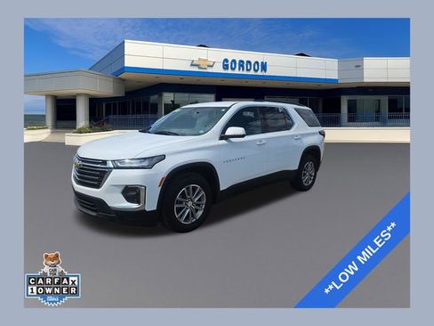 Used 2023 Chevrolet Traverse LT image 1