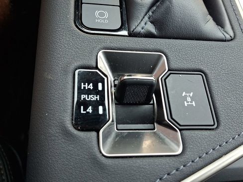 Used 2024 Lexus GX 550 w/ Accessory Package (2T) AWD/4WD image 26