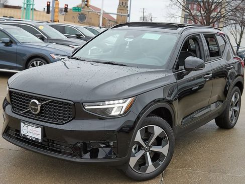 New 2026 Volvo XC40 B4 Plus w/ Climate Package image 2