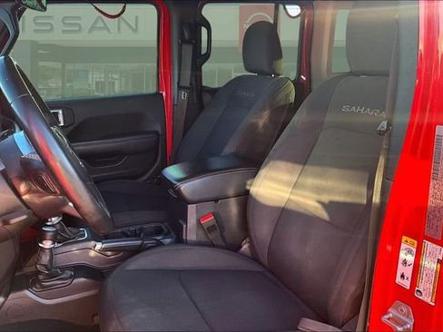 Used 2018 Jeep Wrangler Unlimited Sahara w/ LED Lighting Group image 18