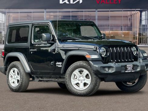 Used 2020 Jeep Wrangler Sport AWD/4WD image 2