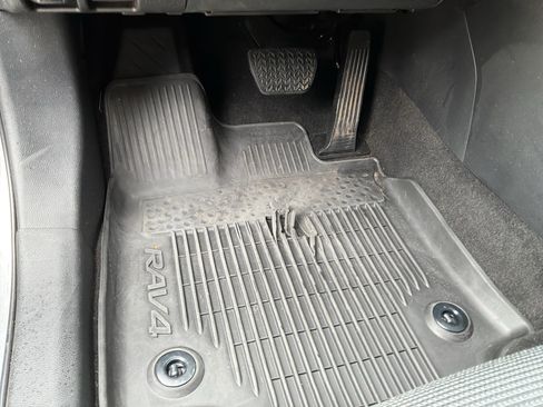 Used 2023 Toyota RAV4 LE FWD image 17