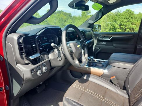 Used 2025 Chevrolet Silverado 1500 High Country AWD/4WD image 15