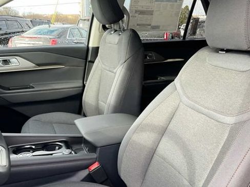 Used 2026 Ford Explorer Active AWD/4WD image 23
