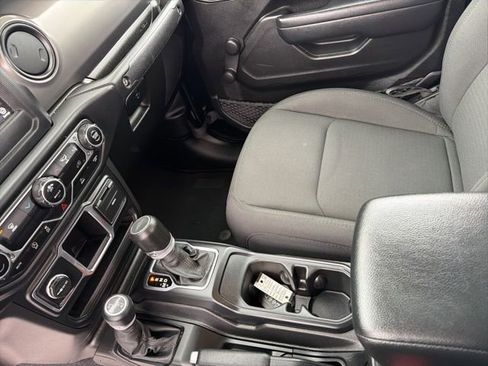 Used 2023 Jeep Gladiator Sport image 16