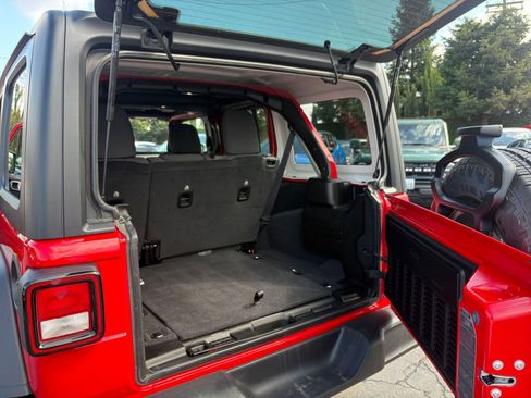 Used 2025 Jeep Wrangler Unlimited Sport AWD/4WD image 30