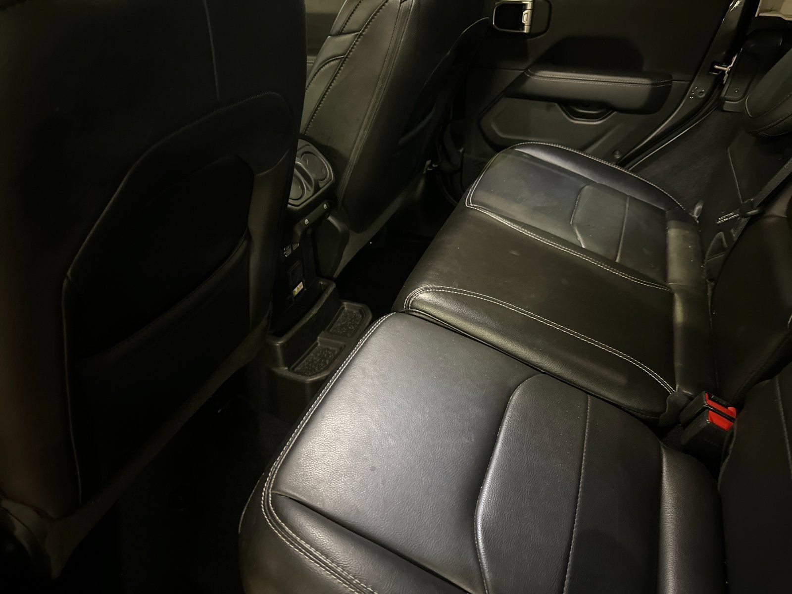 Used 2023 Jeep Wrangler Unlimited Sahara AWD/4WD image 11
