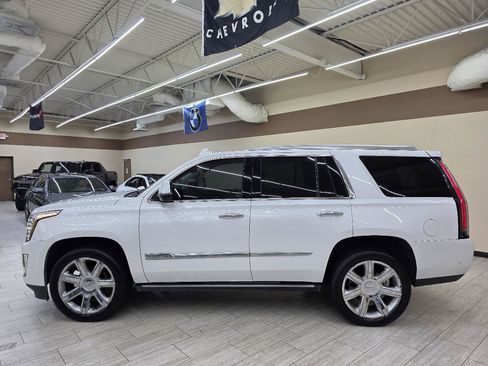 Used 2017 Cadillac Escalade Premium Luxury AWD/4WD image 9
