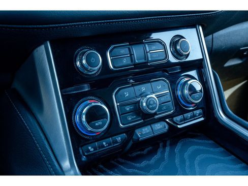 Used 2024 GMC Yukon XL Denali AWD/4WD image 25