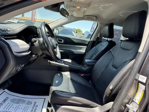 Used 2022 Jeep Compass Latitude image 11