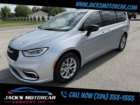 Used 2026 Chrysler Pacifica Limited FWD image 14