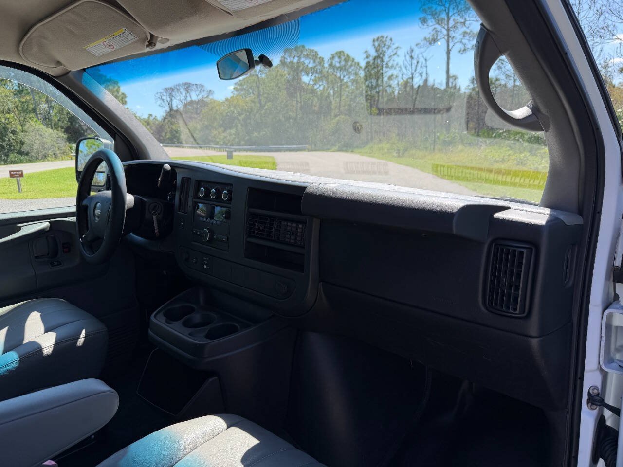 Used 2011 GMC Savana 2500 RWD image 25