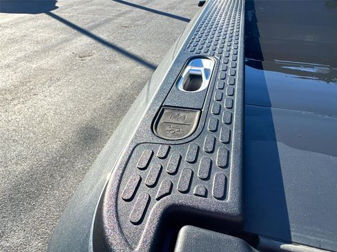 Used 2022 Rivian R1T Launch Edition image 23