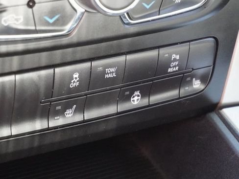 Used 2020 RAM 1500 Classic SLT w/ Luxury Group AWD/4WD image 27